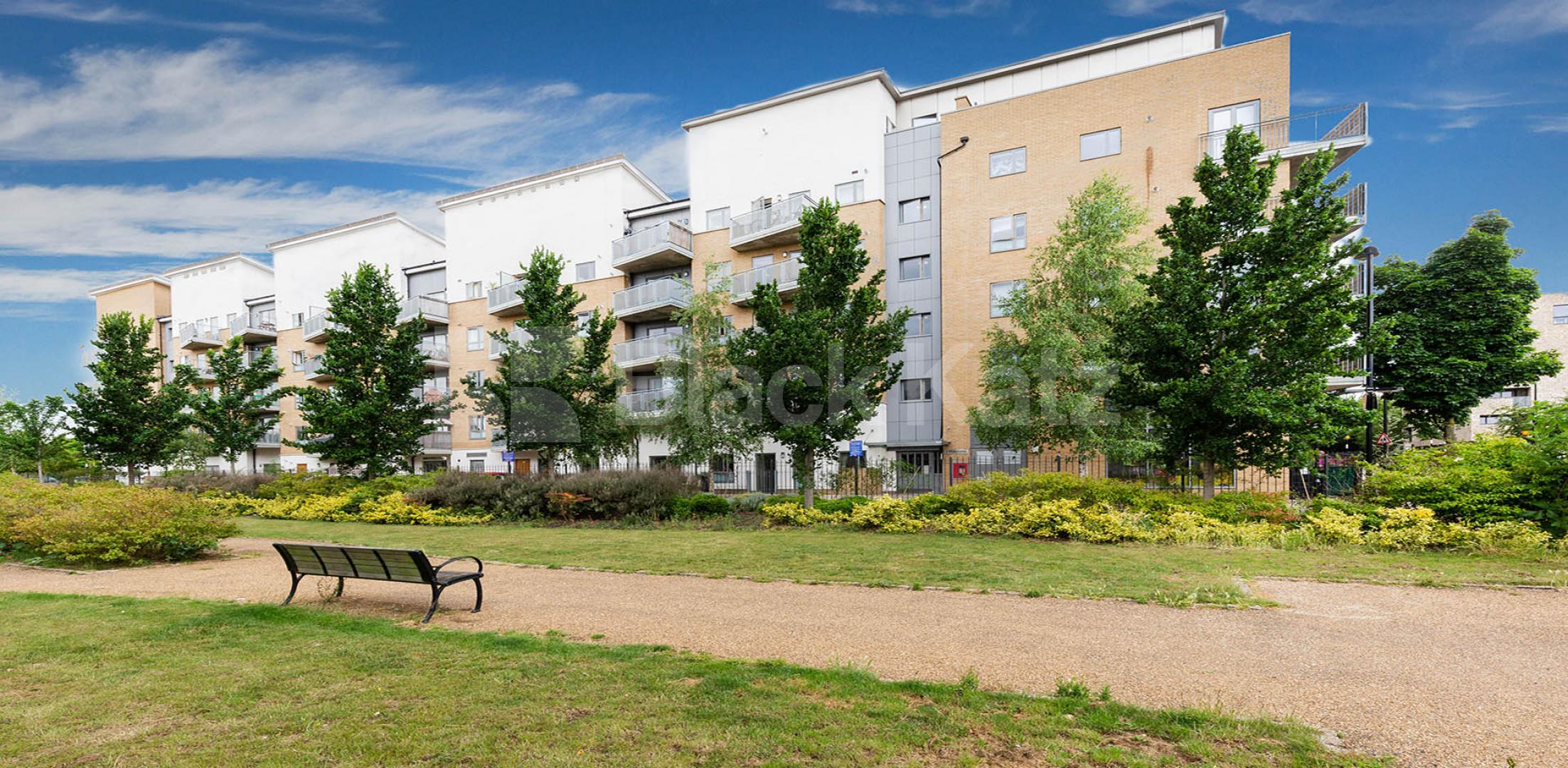 Contemporary 3 bedroom 2 bathroom flat mins to tube and shops New Clock Tower, North Road, Caledonian Road